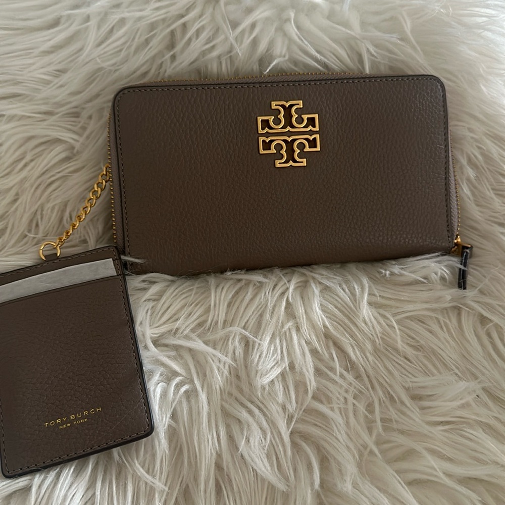 NWOT Tory Burch pebble leather wallet